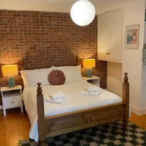 Rock -near Centre-free On Street Parking-free Wi-fi Apartment Leeds (West Yorkshire)
